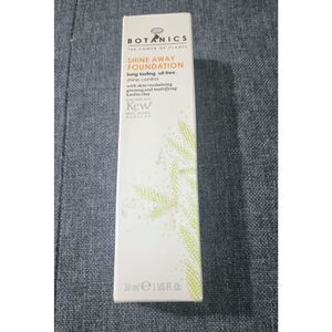 Botanics Age Defense Foundation - Shine Away. 020 Cumin. Oil Free